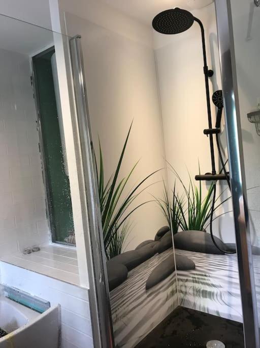 Villa Les Terrasses Dans La Nature Avec Piscine A 2 Pas De Lyon, Metro A 15Mn A Pied Pour Lyon Centre En 10Mn Ou Bus A 300M Pour Lyon Centre Oullins Bagian luar foto